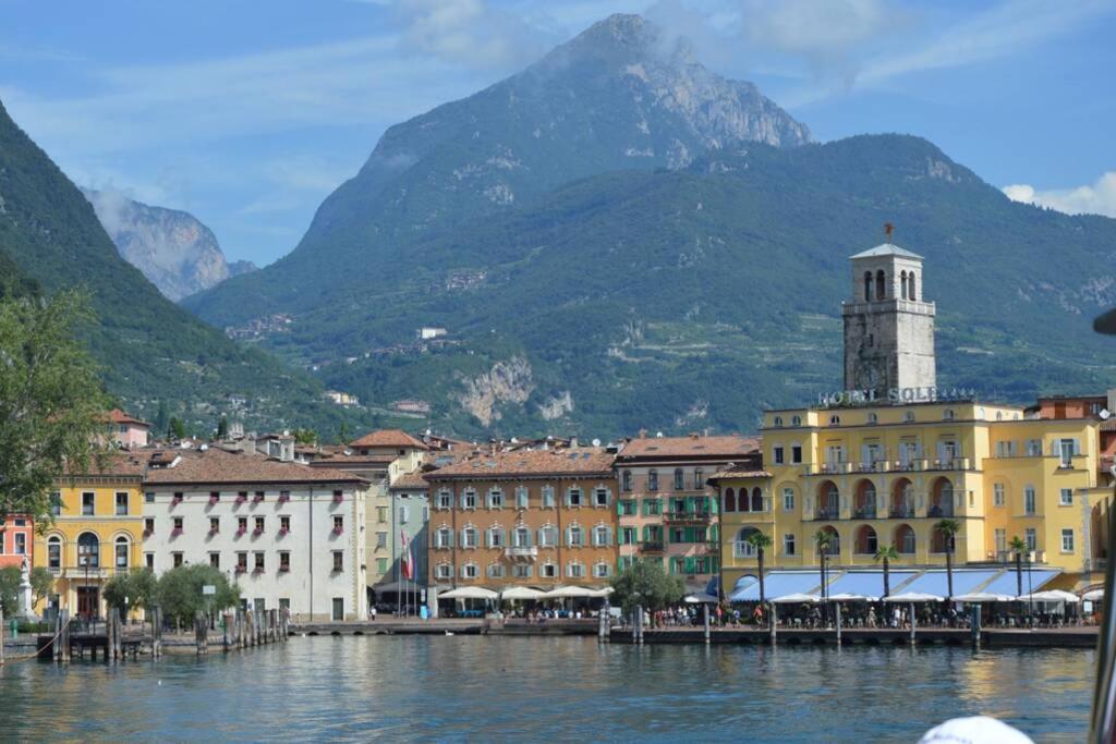 Appartamento Sunrise - Centro Storico N2 Riva del Garda Eksteriør billede