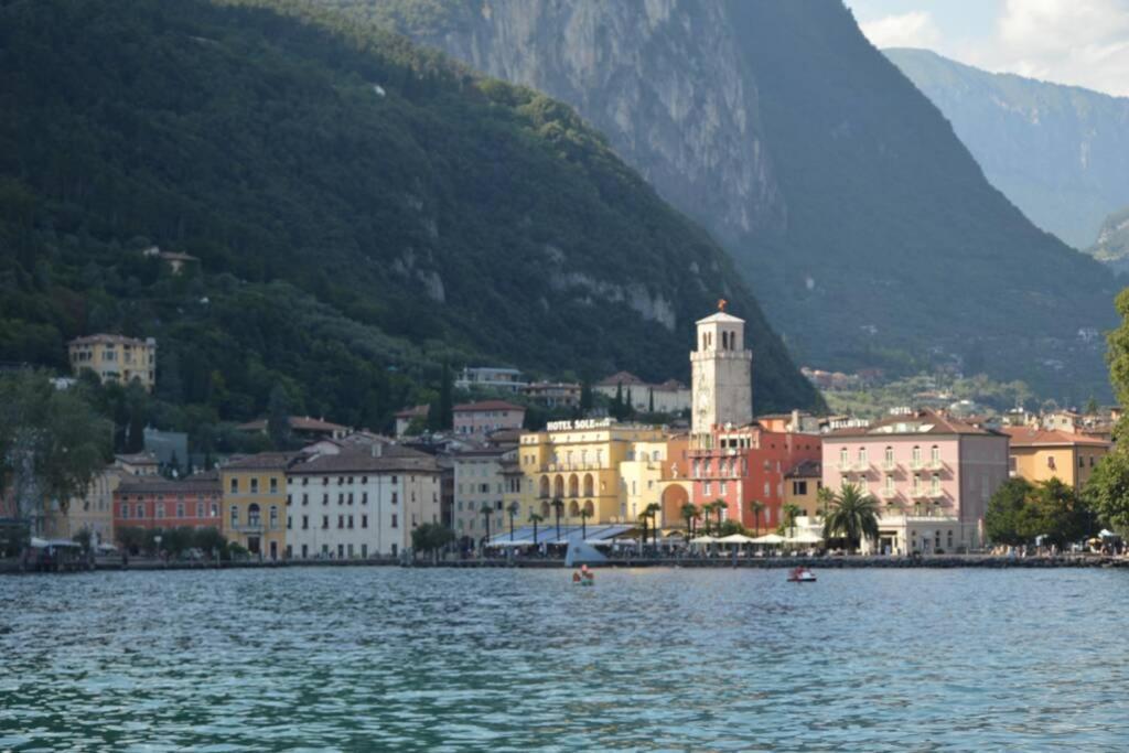 Appartamento Sunrise - Centro Storico N2 Riva del Garda Eksteriør billede