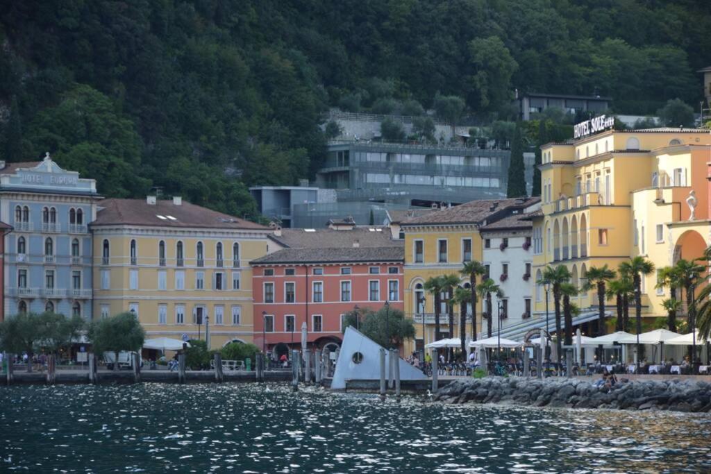 Appartamento Sunrise - Centro Storico N2 Riva del Garda Eksteriør billede