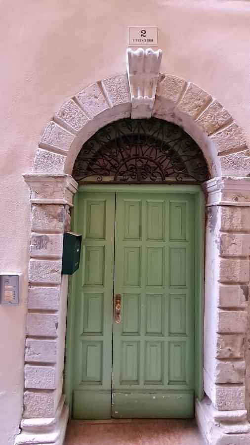 Appartamento Sunrise - Centro Storico N2 Riva del Garda Eksteriør billede